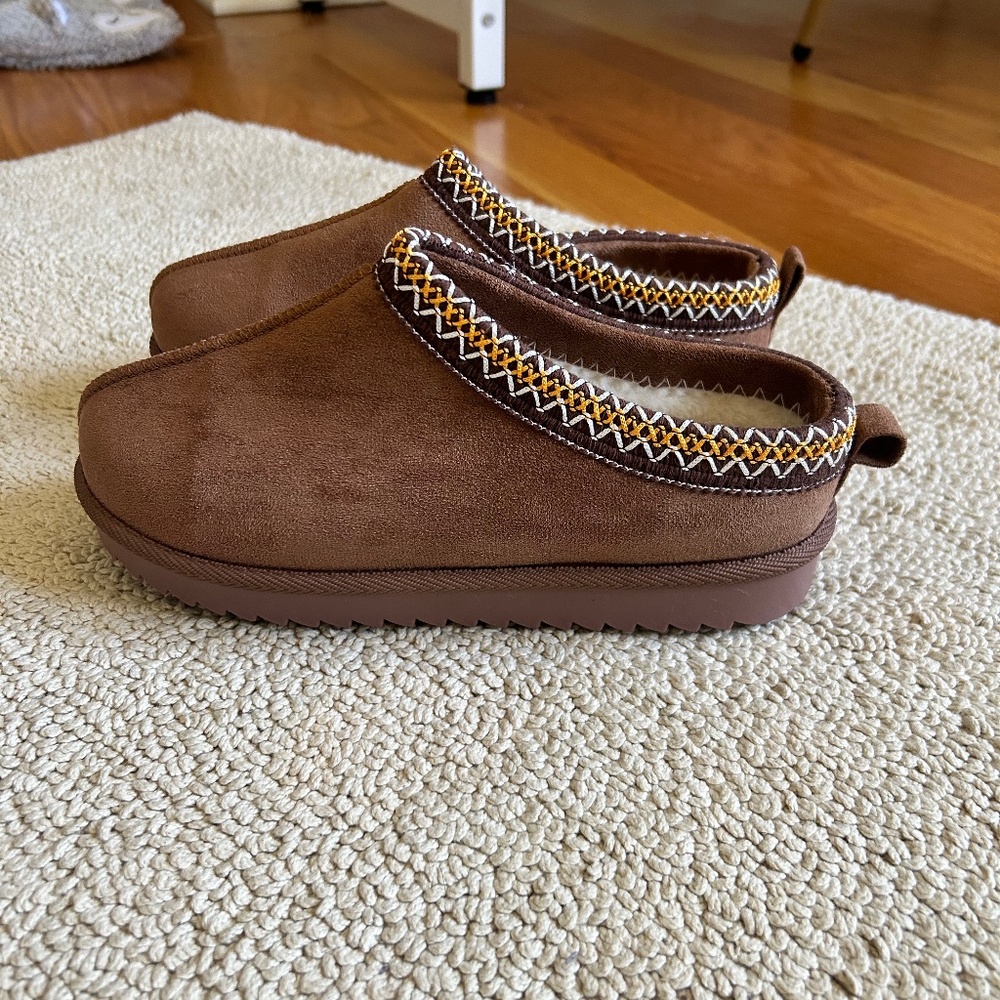 Vegan Moccasin Slippers Size 7